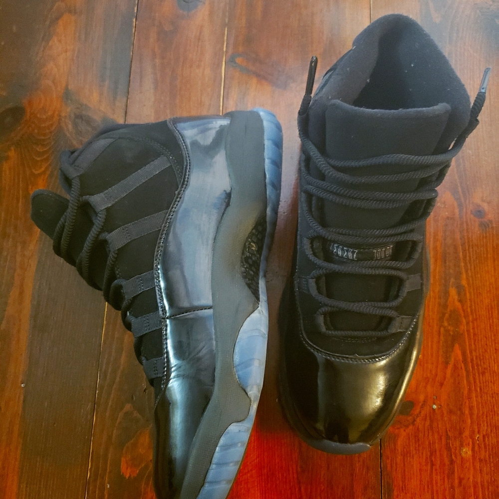 Air Jordan 11 cap and gown